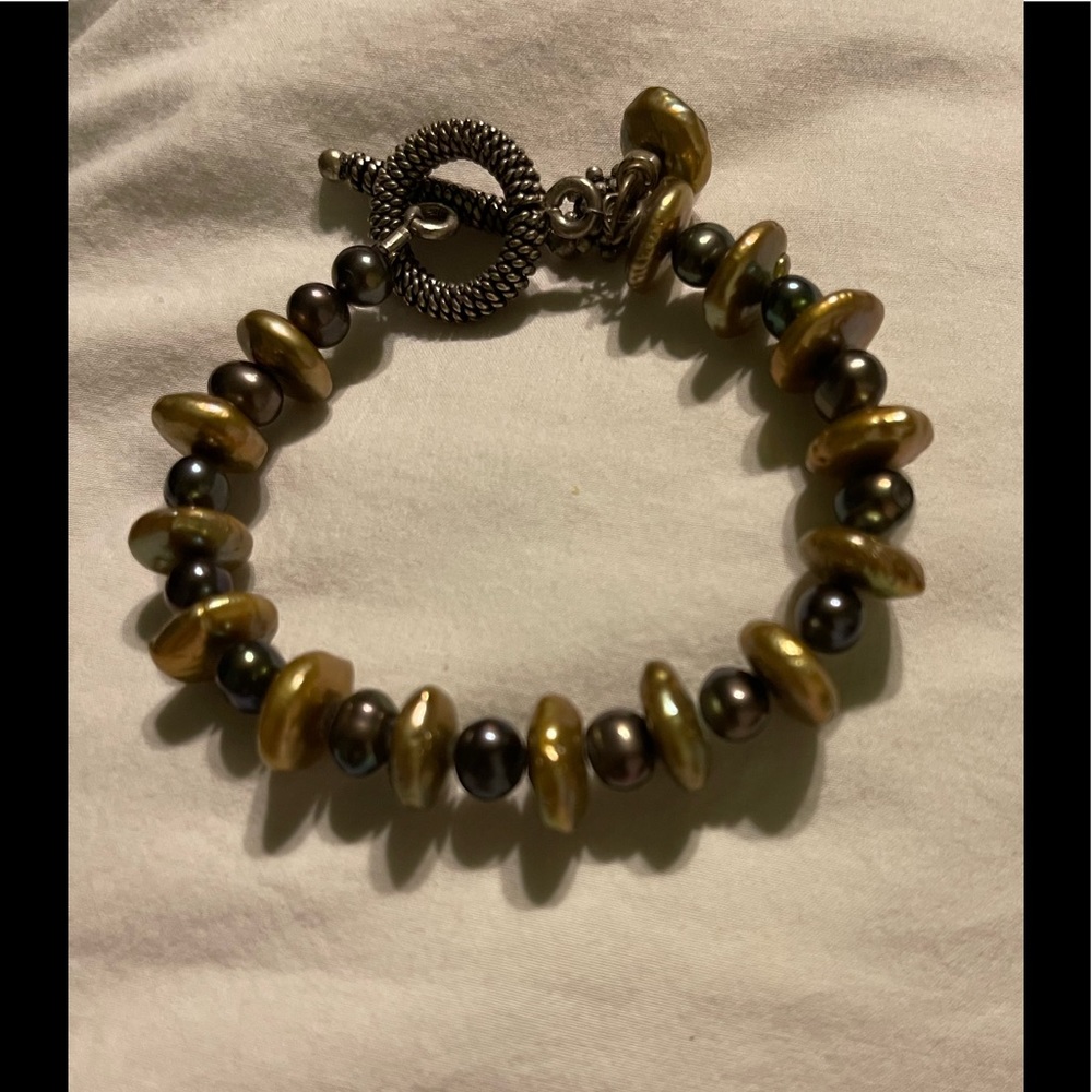 Beautiful beaded bracelet grey and gold colored pearls with toggle clasp